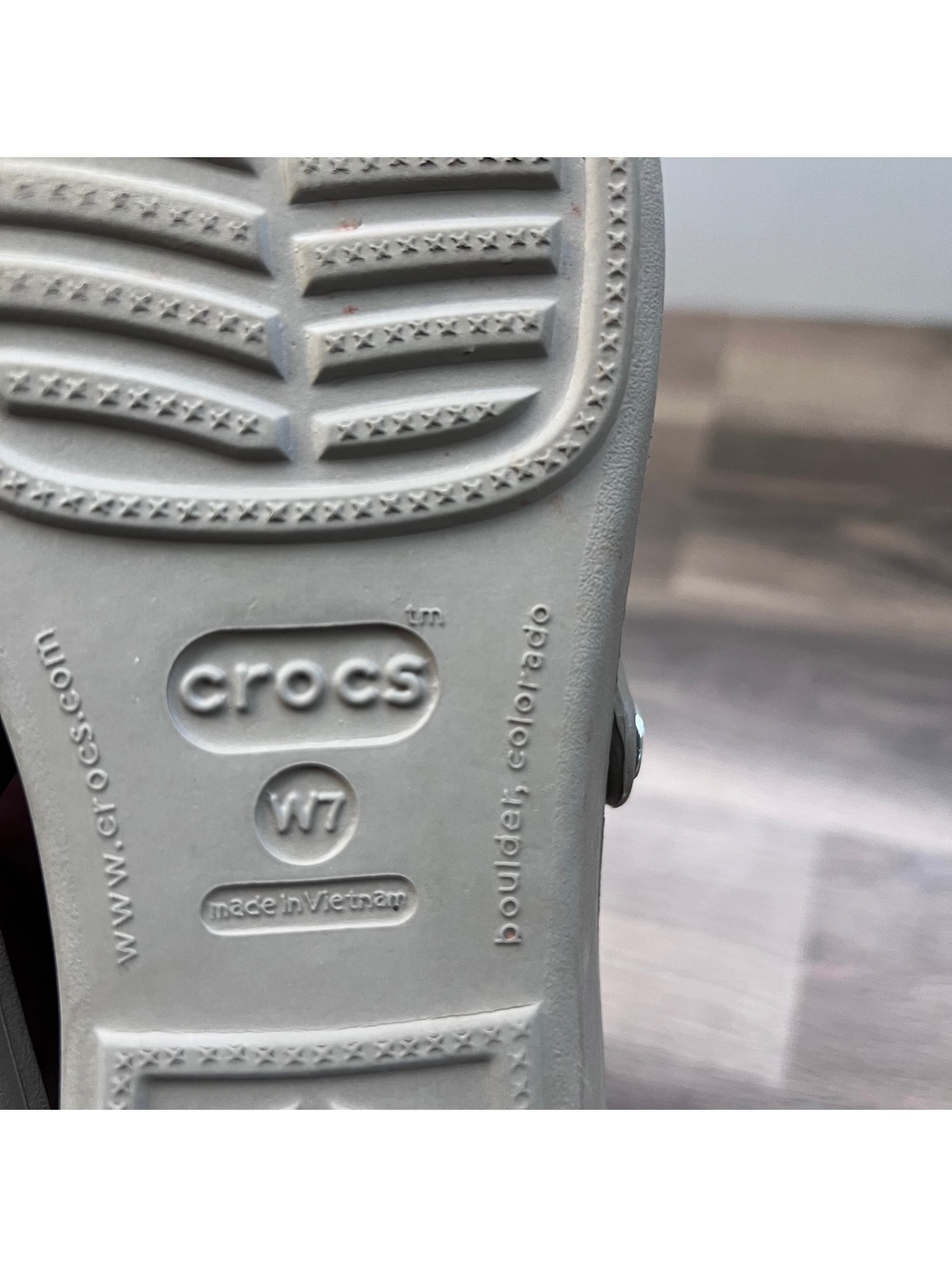 Crocs Women's Size 7 - Picture 4 of 5